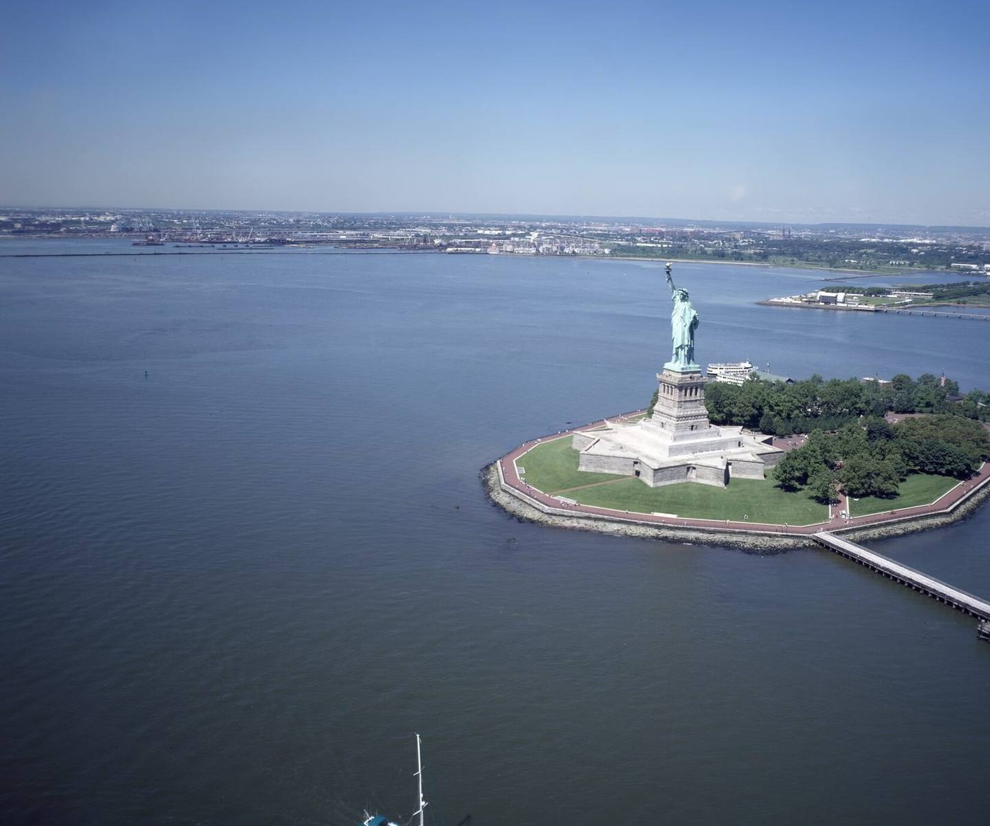 Liberty Island med Frihetsgudinnen sett fra luften