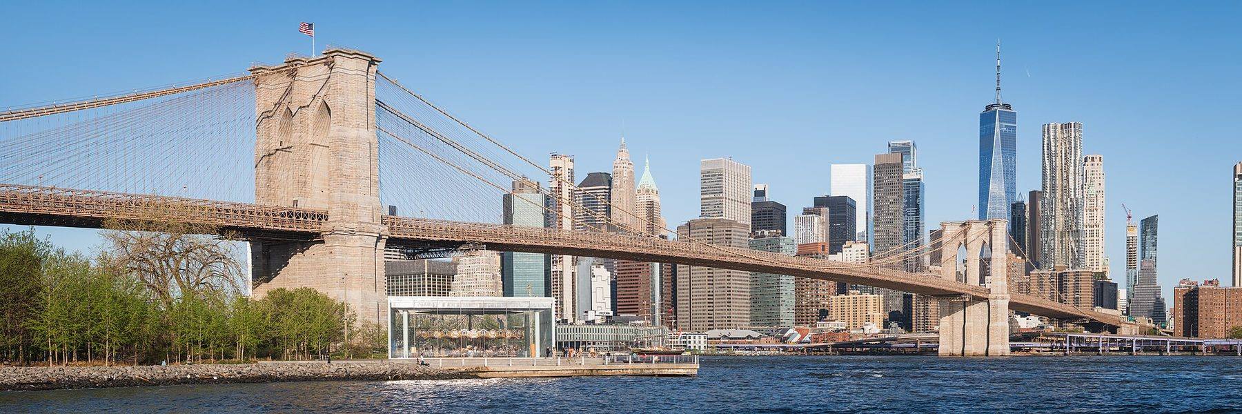Brooklyn Bridge med Manhattan i bakgrunnen